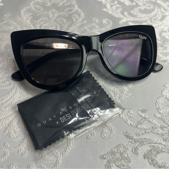 Quay Steal A Kiss Sunglasses - Picture 2 of 9